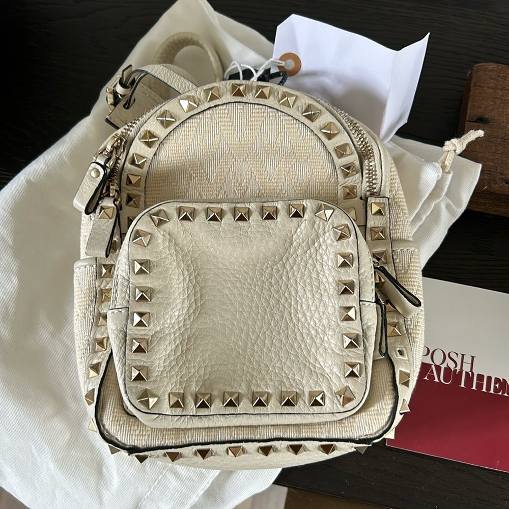 Good condition 100% authentic Valentino Garavani Backpack